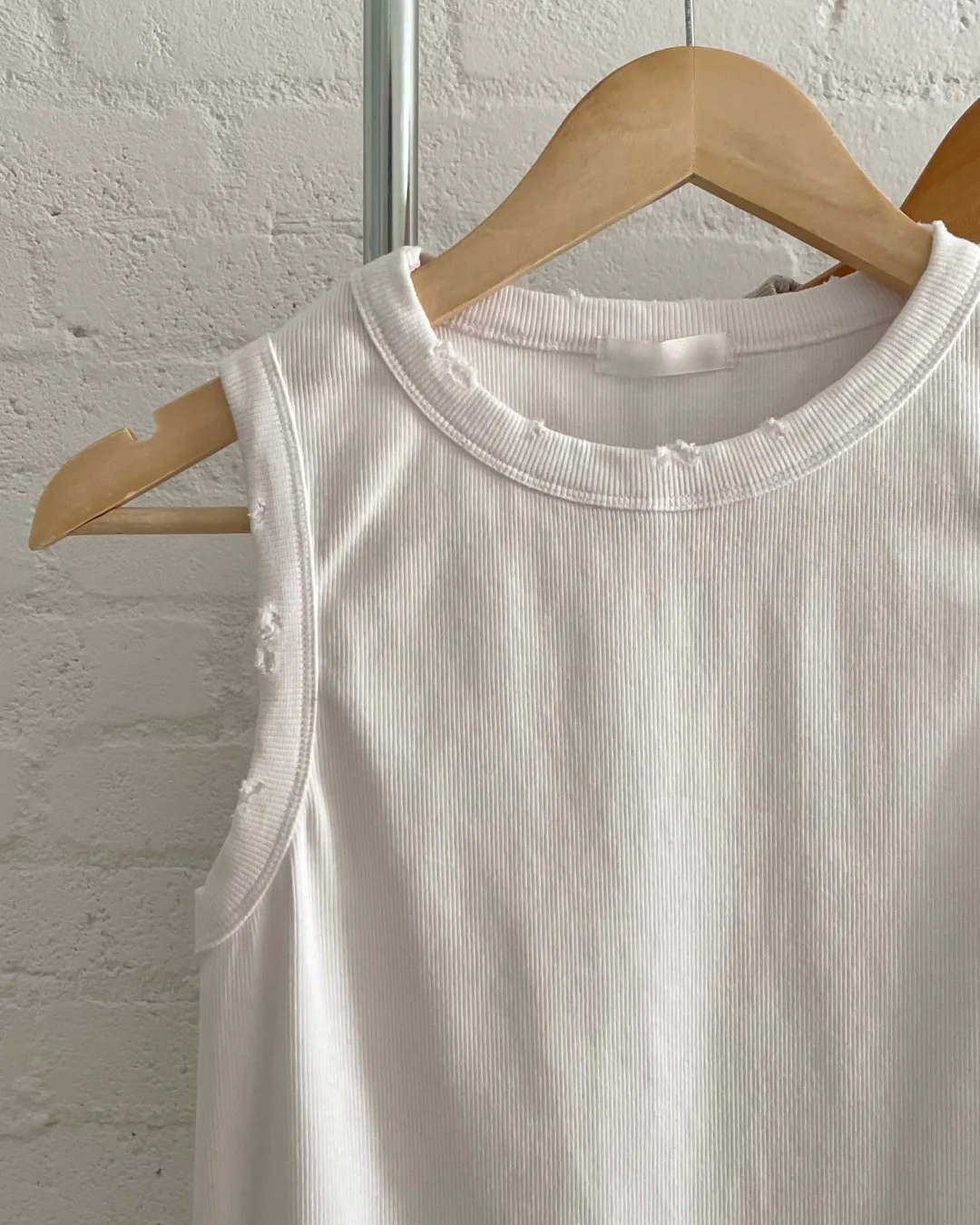 Broken In Basic Fit Sleeveness