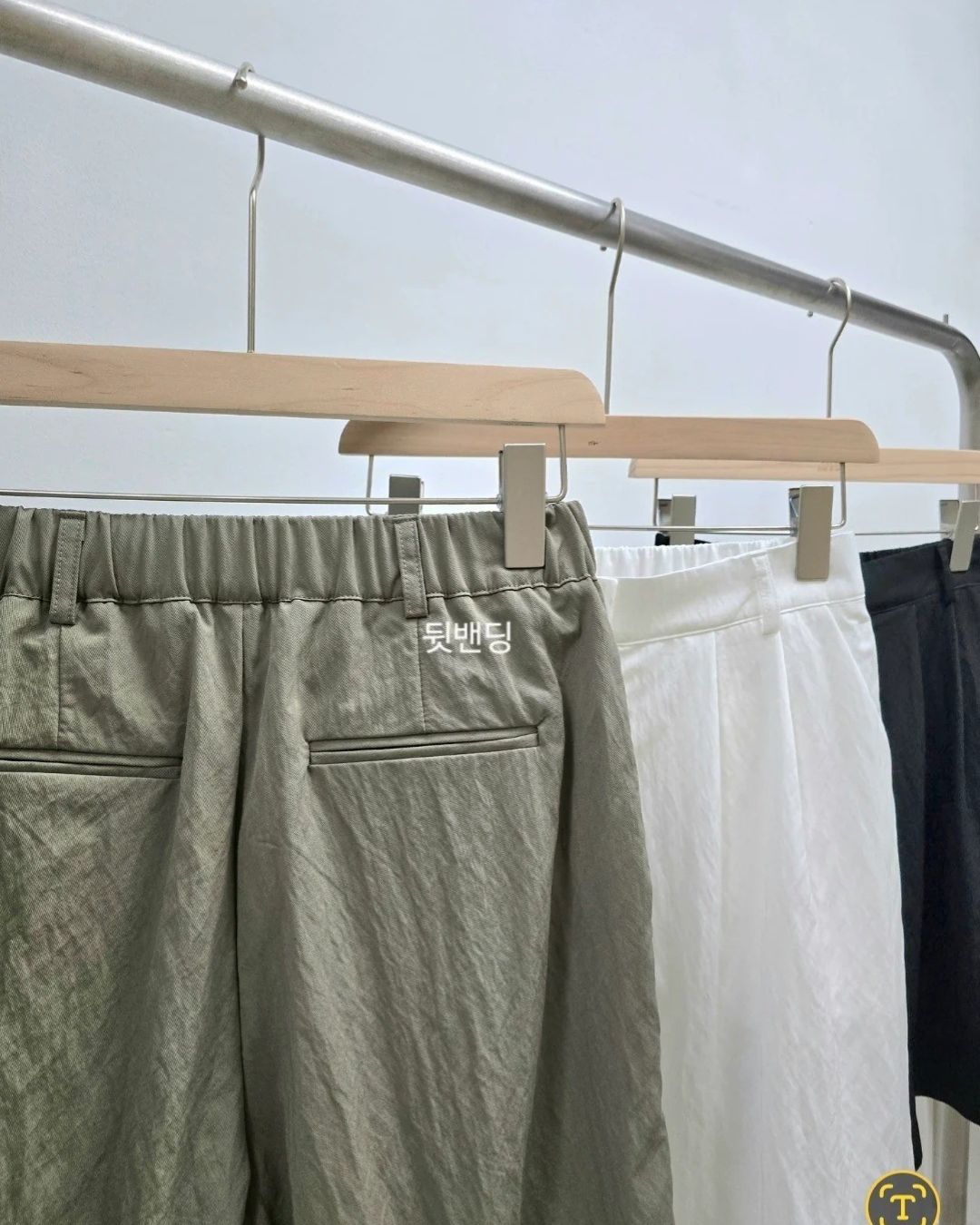 Mid Lengh Back Banding Shorts