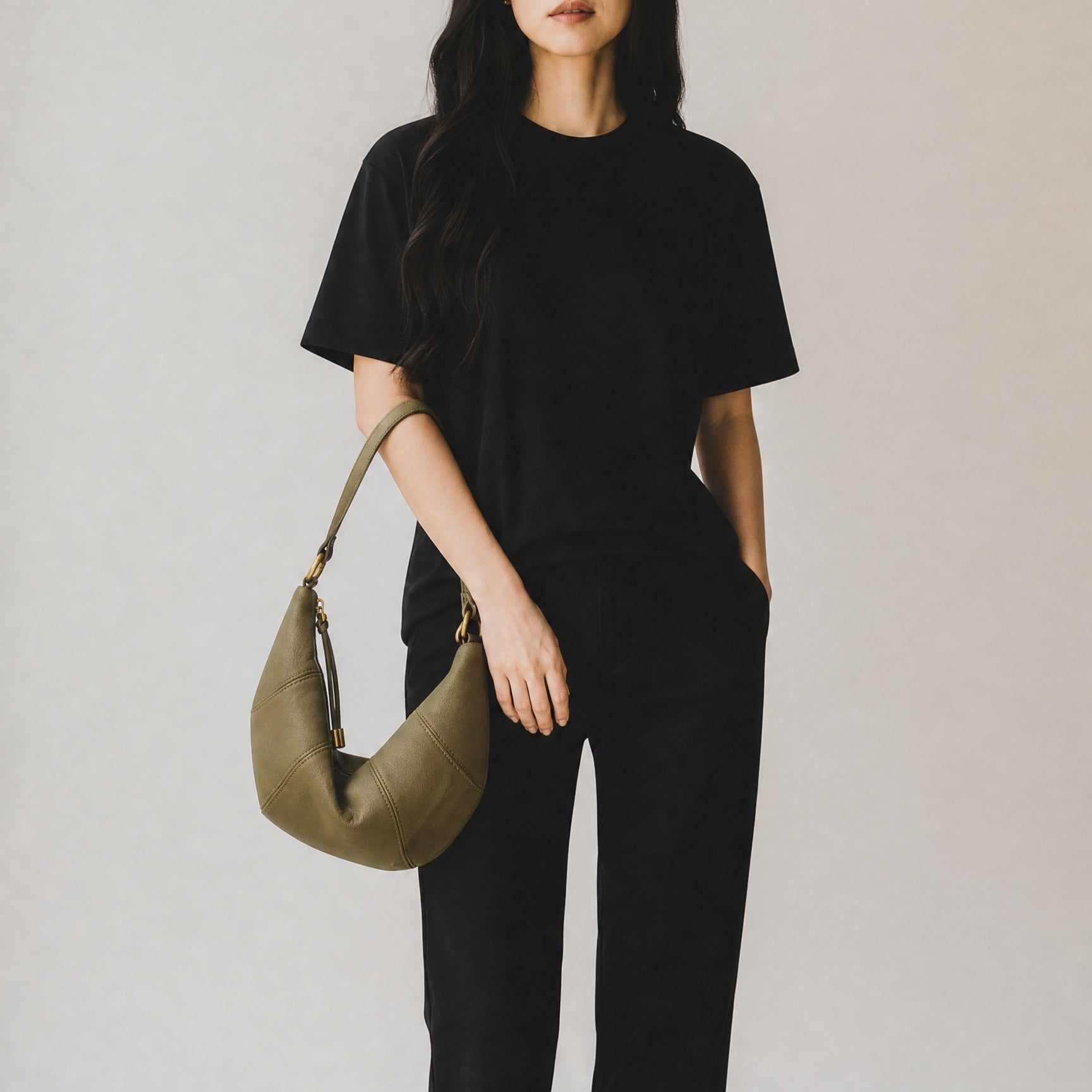 The JeJe Korea fashion&lifestyle 올리브 그린 램스킨 미니 크루아상 백