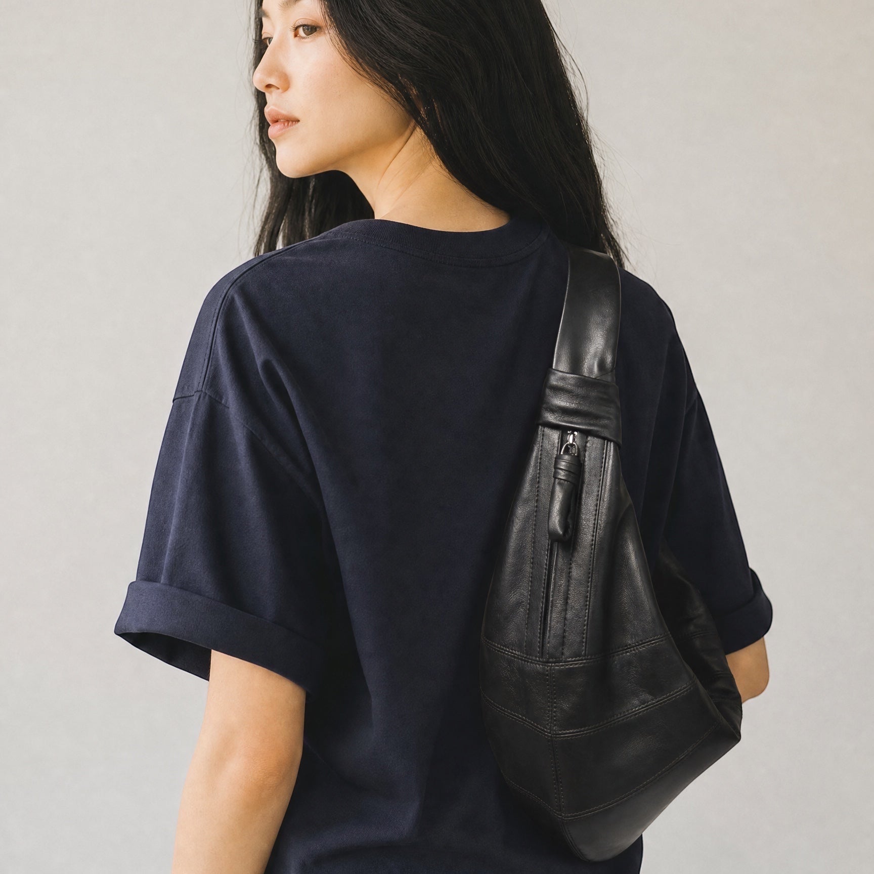 The JeJe Korea fashion&lifestyle 프리미엄 양가죽 매듭 호보백, 블랙 색상, 퀼팅 디테일