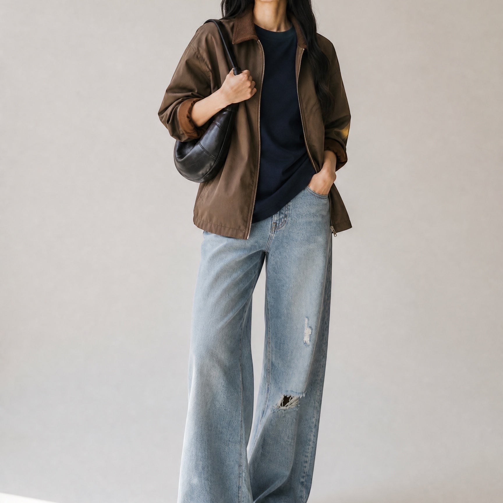 The JeJe Korea fashion&lifestyle 프리미엄 램스킨 너트 호보백, 블랙 컬러