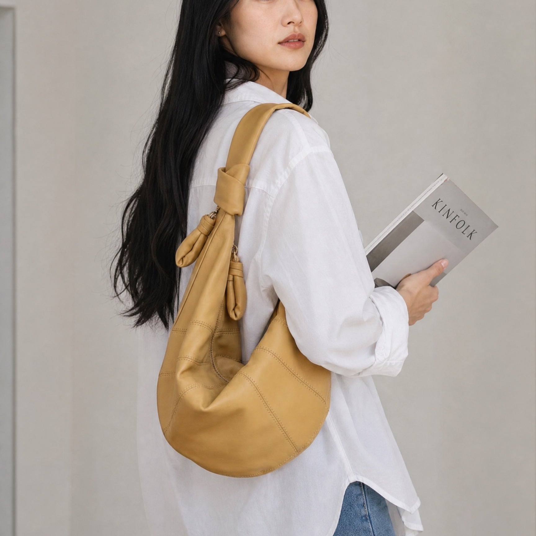 The JeJe Korea fashion&lifestyle 10-272 프리미엄 램스킨 노티드 호보 백, 옐로우 컬러
