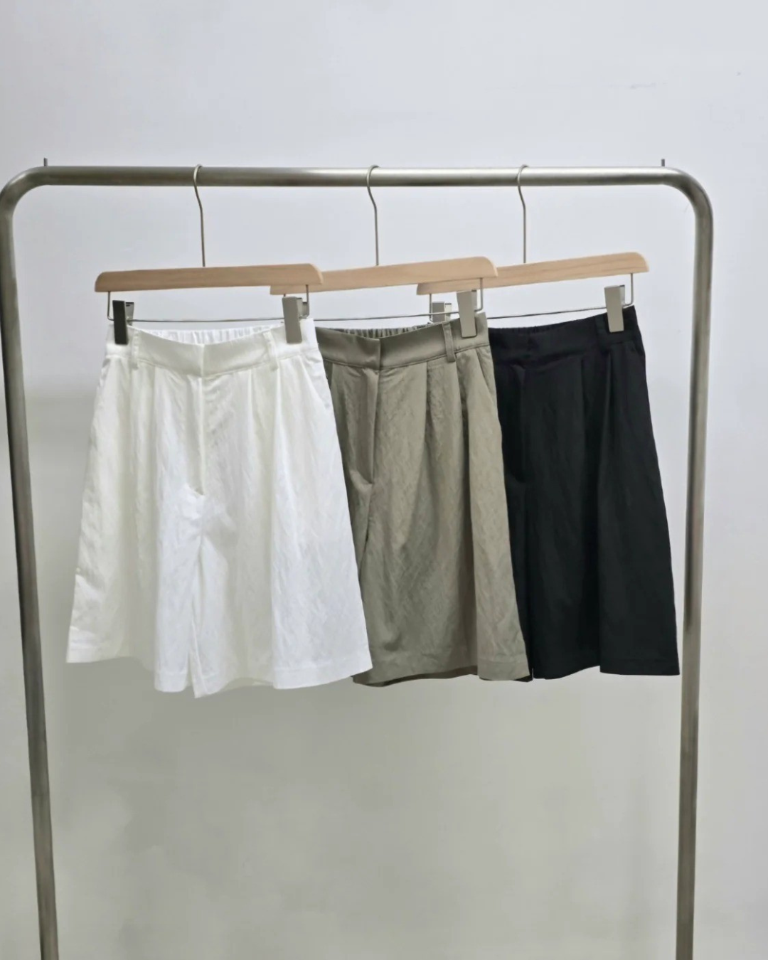 Mid Lengh Back Banding Shorts