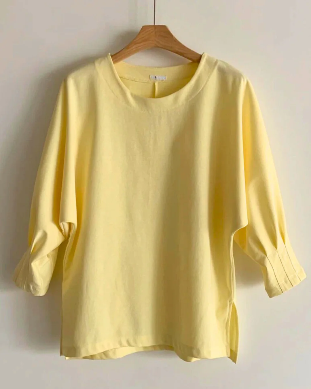 Wrist Dart SeamT-Shirt | Office Look | Office Fashion