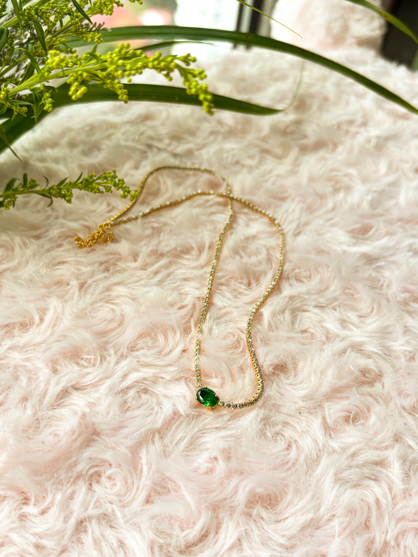 GREEN SPARKLING NECKLACE