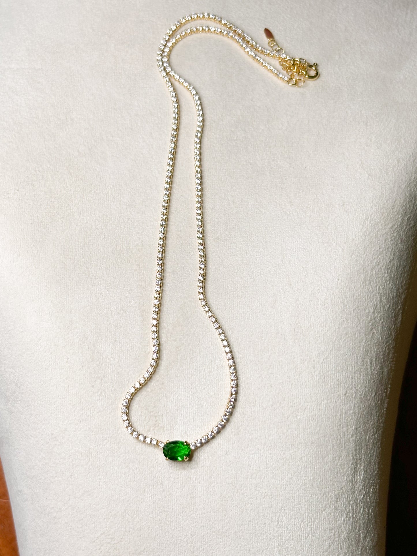 GREEN SPARKLING NECKLACE