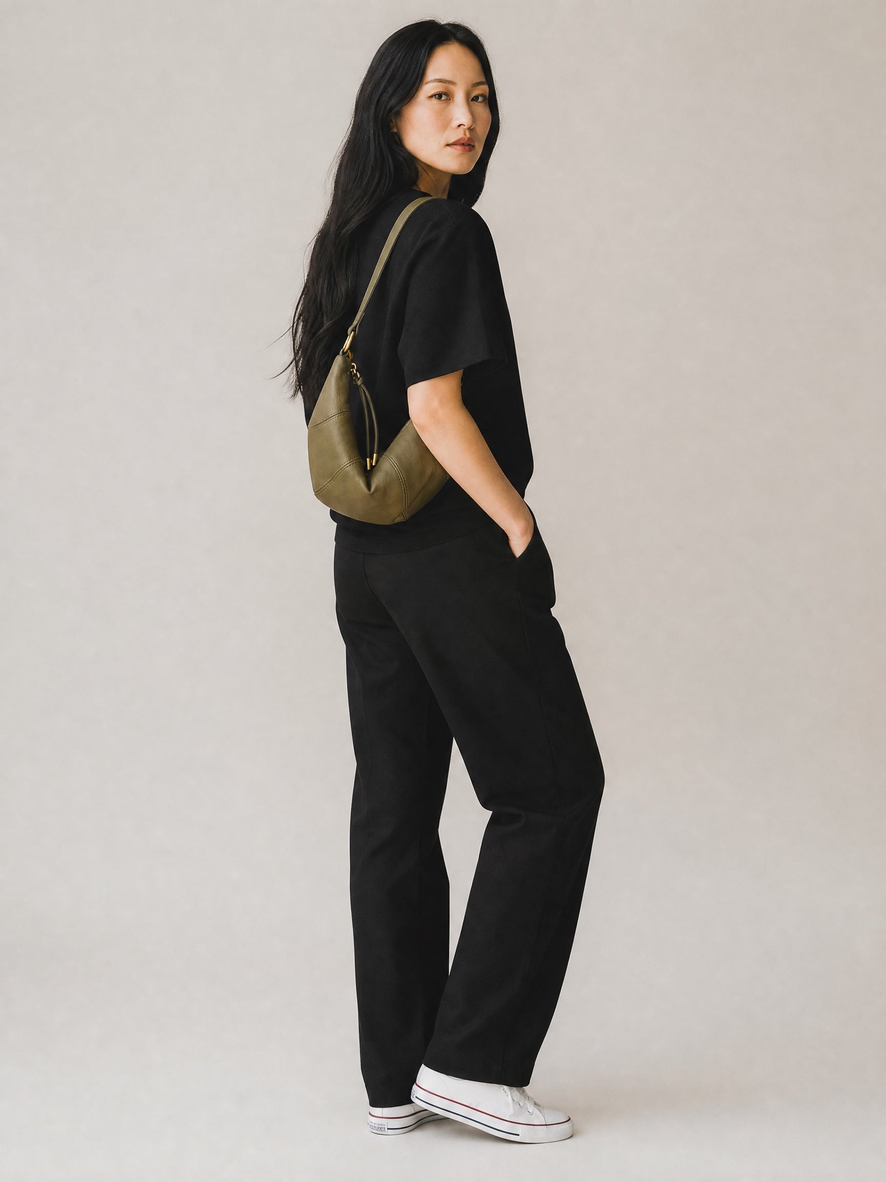 The JeJe Korea fashion&lifestyle 올리브 그린 램스킨 미니 크루아상 백