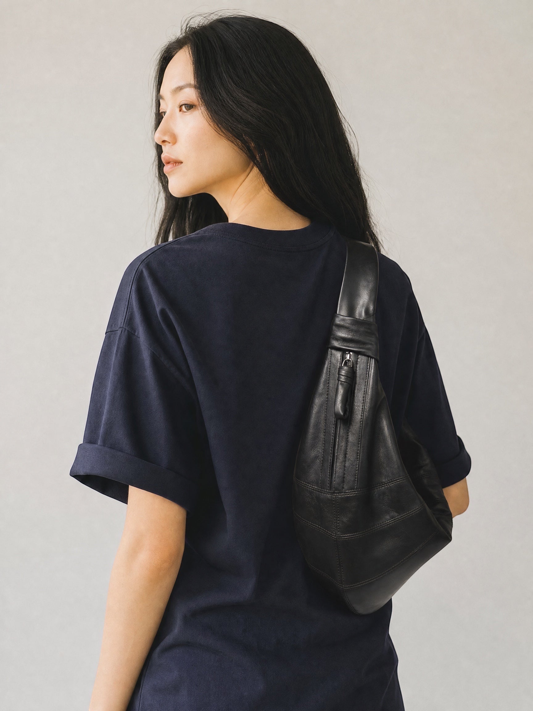 The JeJe Korea fashion&lifestyle 프리미엄 양가죽 매듭 호보백, 블랙 색상, 퀼팅 디테일