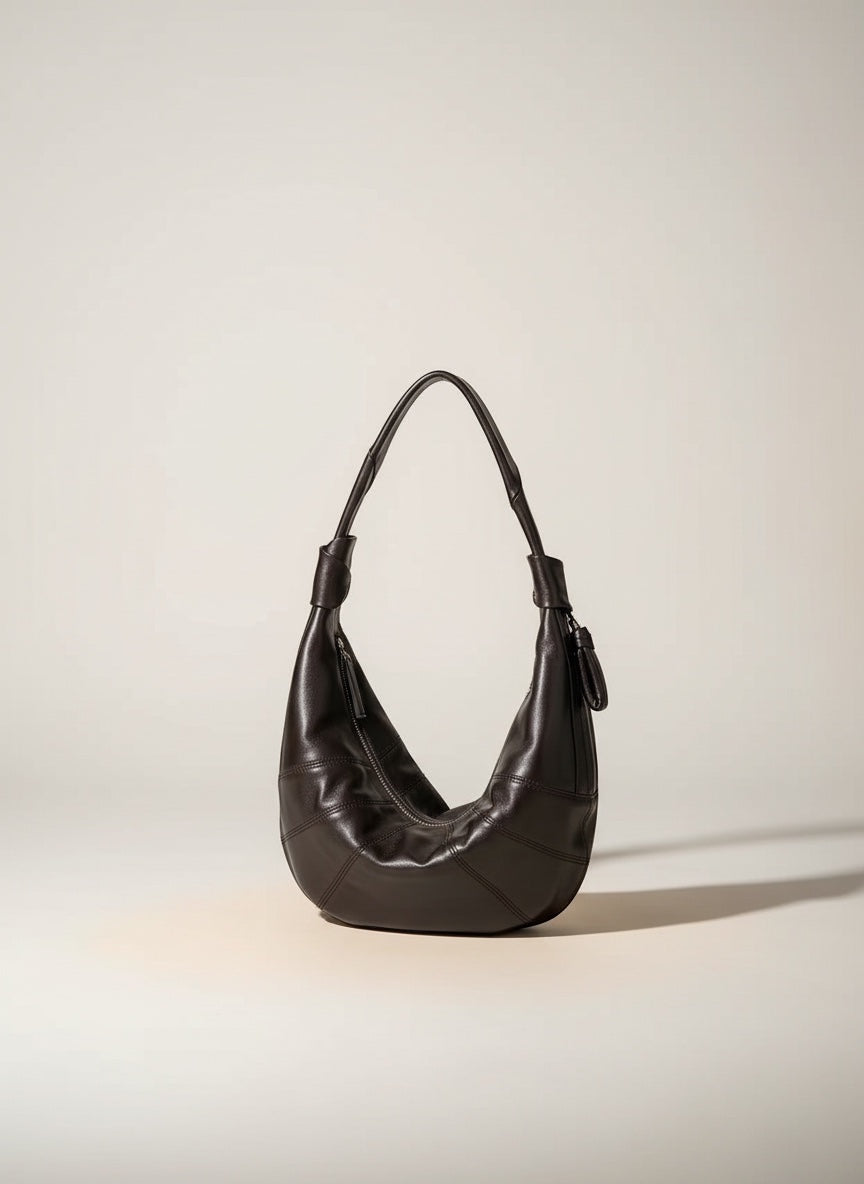 The JeJe Korea fashion&lifestyle 프리미엄 램스킨 너트 호보백, 블랙 컬러, 부드러운 가죽 소재