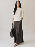 The JeJe Korea fashion&lifestyle 프리미엄 램스킨 너트 호보 백, 다크 브라운 컬러